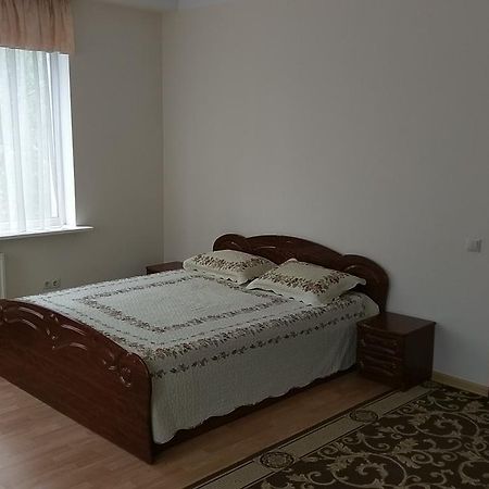Sviatoshyn Aparthotel Київ Екстер'єр фото