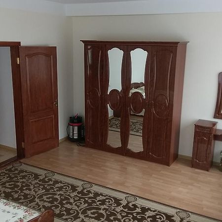 Sviatoshyn Aparthotel Київ Екстер'єр фото