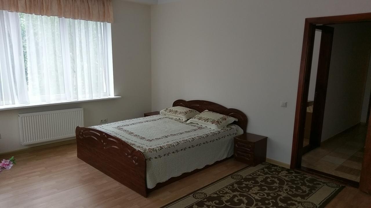 Sviatoshyn Aparthotel Київ Екстер'єр фото
