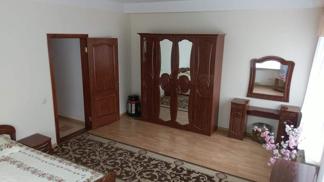 Sviatoshyn Aparthotel Київ Екстер'єр фото